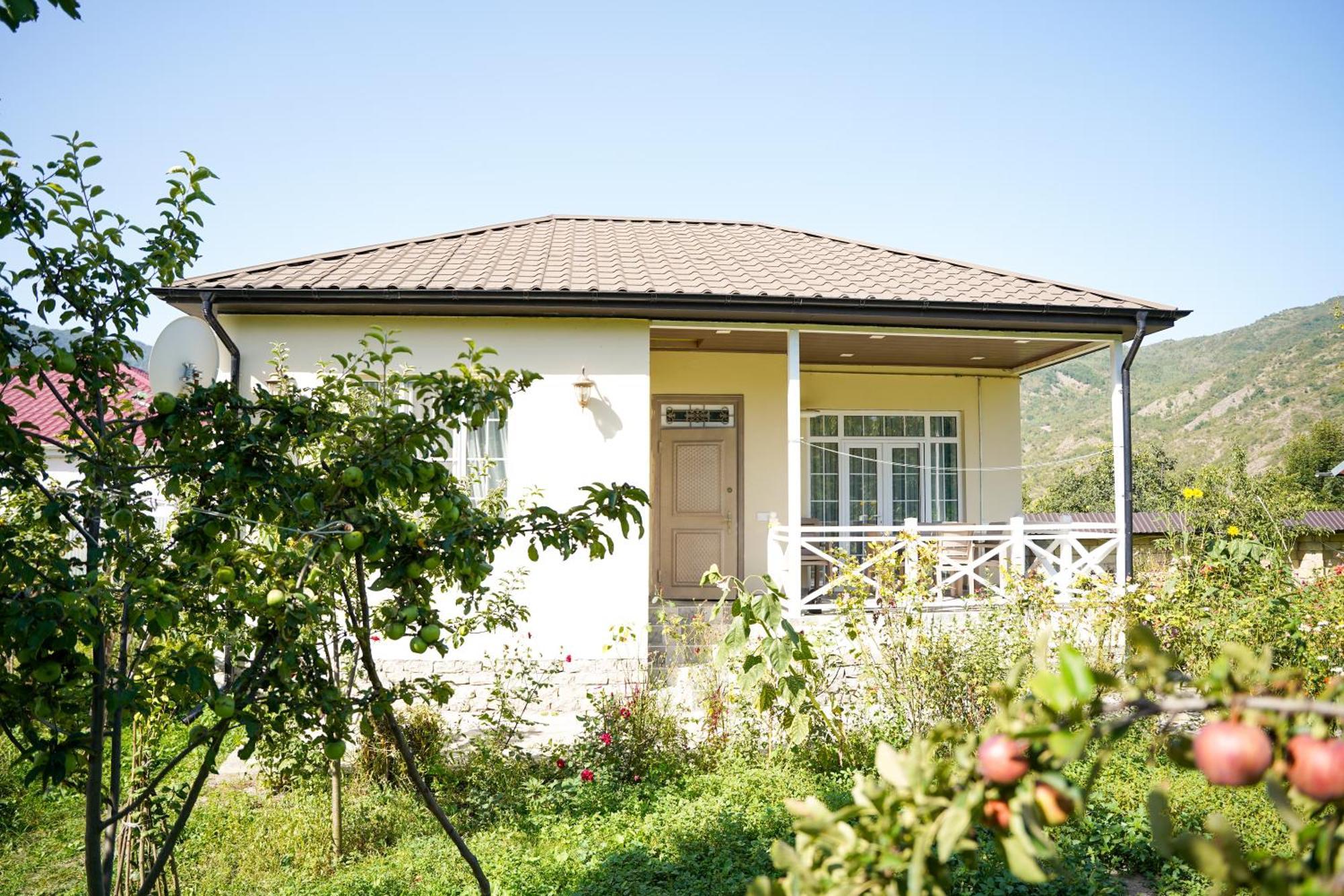 Abbasov'S Guest House-In Lahij Lahic Екстериор снимка